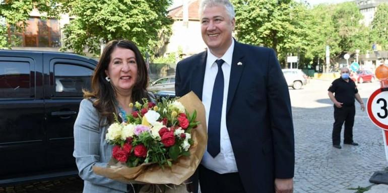 В Деня на независимостта! Херо Мустафа с подаръци за болни деца